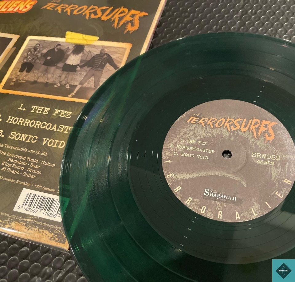 SRW089 TERRORALIEN (150gm 10” Green Smoked Vinyl)BUY IT NOW - https://theterrorsurfs.bandcamp.com/album/terroralien#theterrorsurfs #surfaliens #sharawajirecords #surf #surfmusic #instro #horrorsurf #instrumental #surfrock #birmingham #saopaulo #uksurf #braziliansurf #fender #fenderstratocaster #stratocaster  #fenderjaguar #jaguar #jaguarbass #reverb #twang