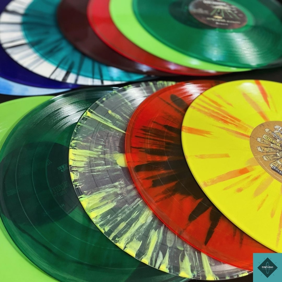 We love the 10" format so we take extra care to make our EPs into premium collectible products. They spin hot at 45rpm and sound as good as they look. Stock up today because it’s #bandcampfriday Get all your favourites at http://Sharawaji.bandcamp.com #sharawajirecords #surfmusic #surfvinyl #fenderjaguar #fenderjazzmaster #mosrite #ekoguitars  #surfguitar #surfguitar101 #dripfeed #surfrock #surfpunk #spaghettiwestern #eleki #surf #instro #reverb #twang